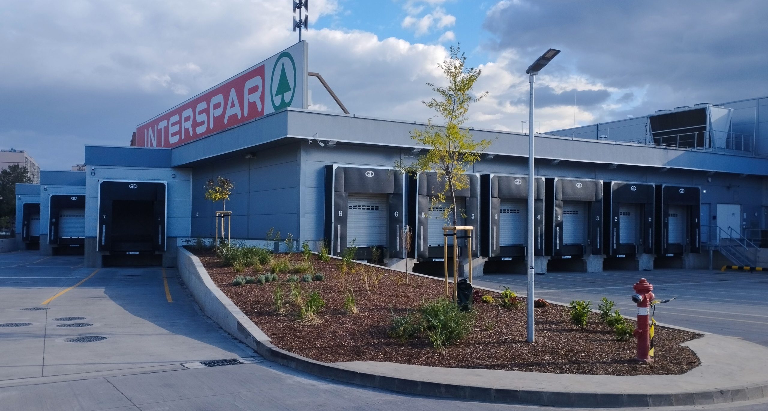 9 New Dock Levelers and Dock Seals for InterSpar's Logistical Efficiency